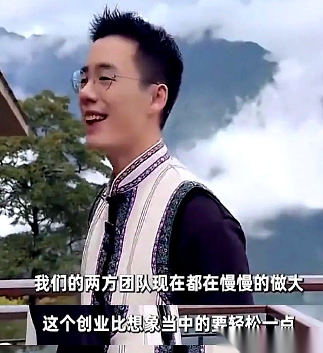 超单助手下载：狂妄与自信，罗永浩与董宇辉的成功之道对比分析