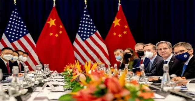 小白助手软件：中美博弈，美国对中国的施压与全球经济格局变化分析