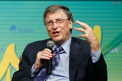 上评助手：比尔盖茨谈中国崛起与AI时代生存，掌握DeepSeek是关键