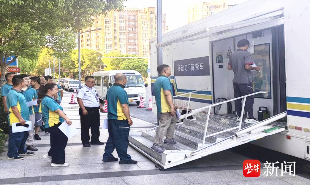 权重大师：扬州快递小哥暖心服务集市，免费体检与多项关怀活动受欢迎