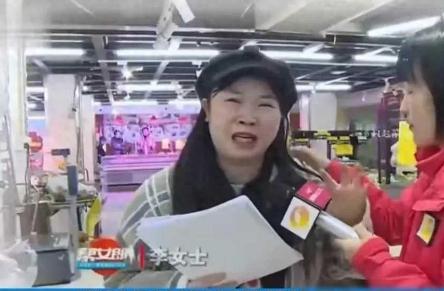 拼多多改销量：湖南女子超市生鲜摊位亏损8万，合同陷阱惹争议！