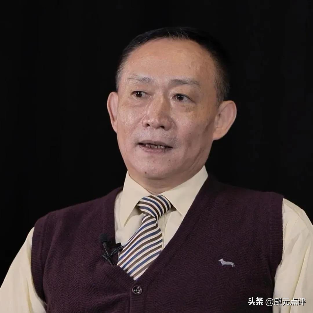 大牛助手：民生与权力的声音对话，当麦霸遇上市场小贩的真实诉求