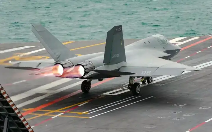 超评助手教程：特朗普批评电磁弹射技术，蒸汽弹射与电磁弹射的优缺点详解