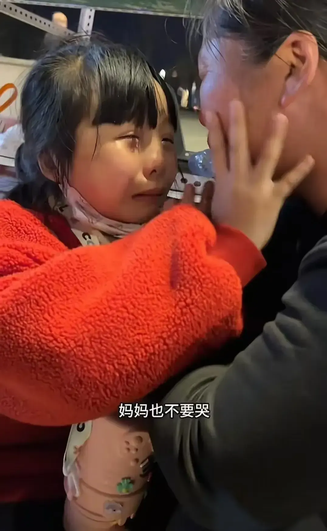 小评助手：男子付5万救助小女孩，彰显人性之光与社会关怀