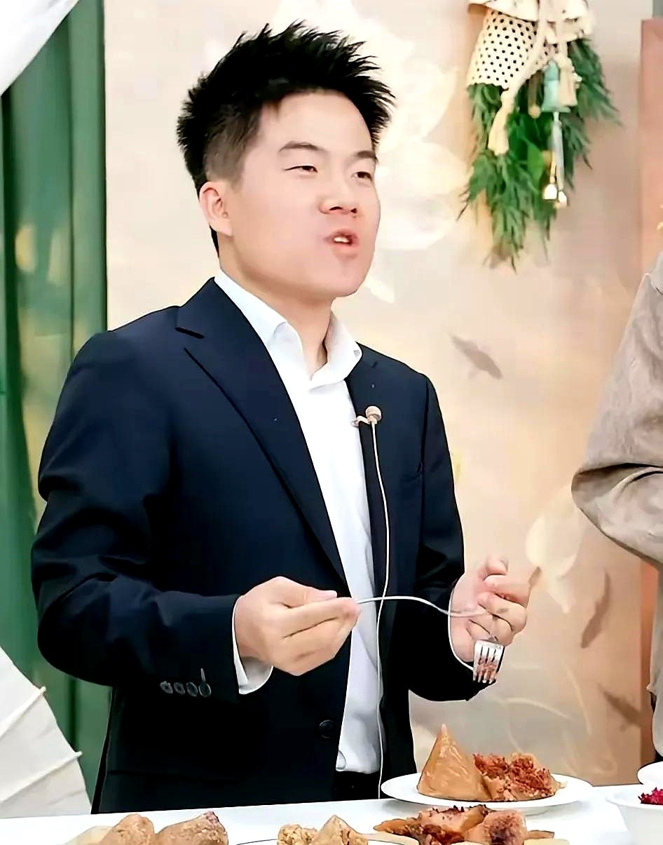 榜单助手：董宇辉的带货直播，从故事到梦境，如何逆袭成行业领军者