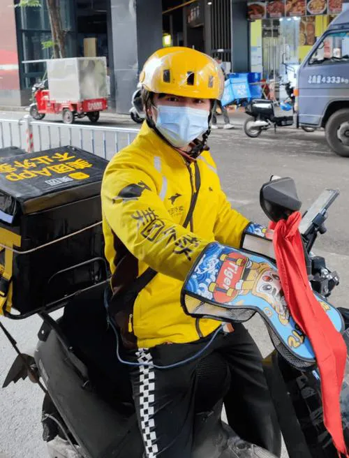 易单助手软件下载：外卖小哥“520”订单反转，高额打赏激发浪漫创意骑行
