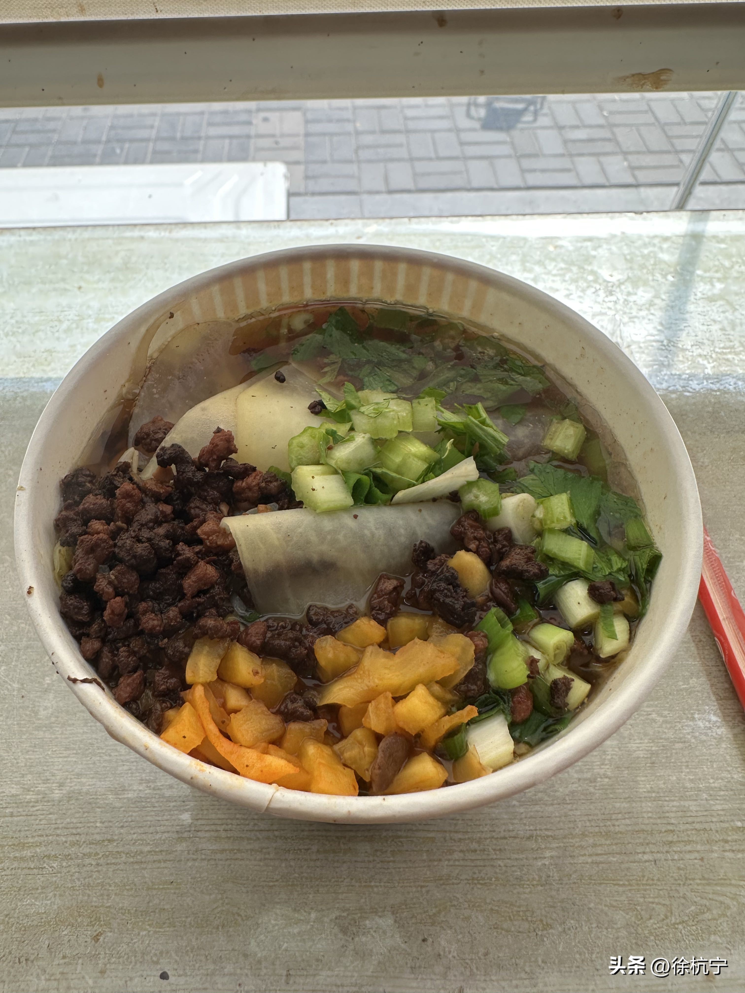 多单助手靠谱吗：太原衣购与美食怀旧，在秋日街头的生活记忆