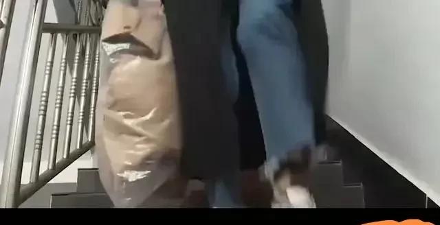 夕夕助手怎么用：长沙女子退货大衣意外丢失2万元，究竟是谁的责任？