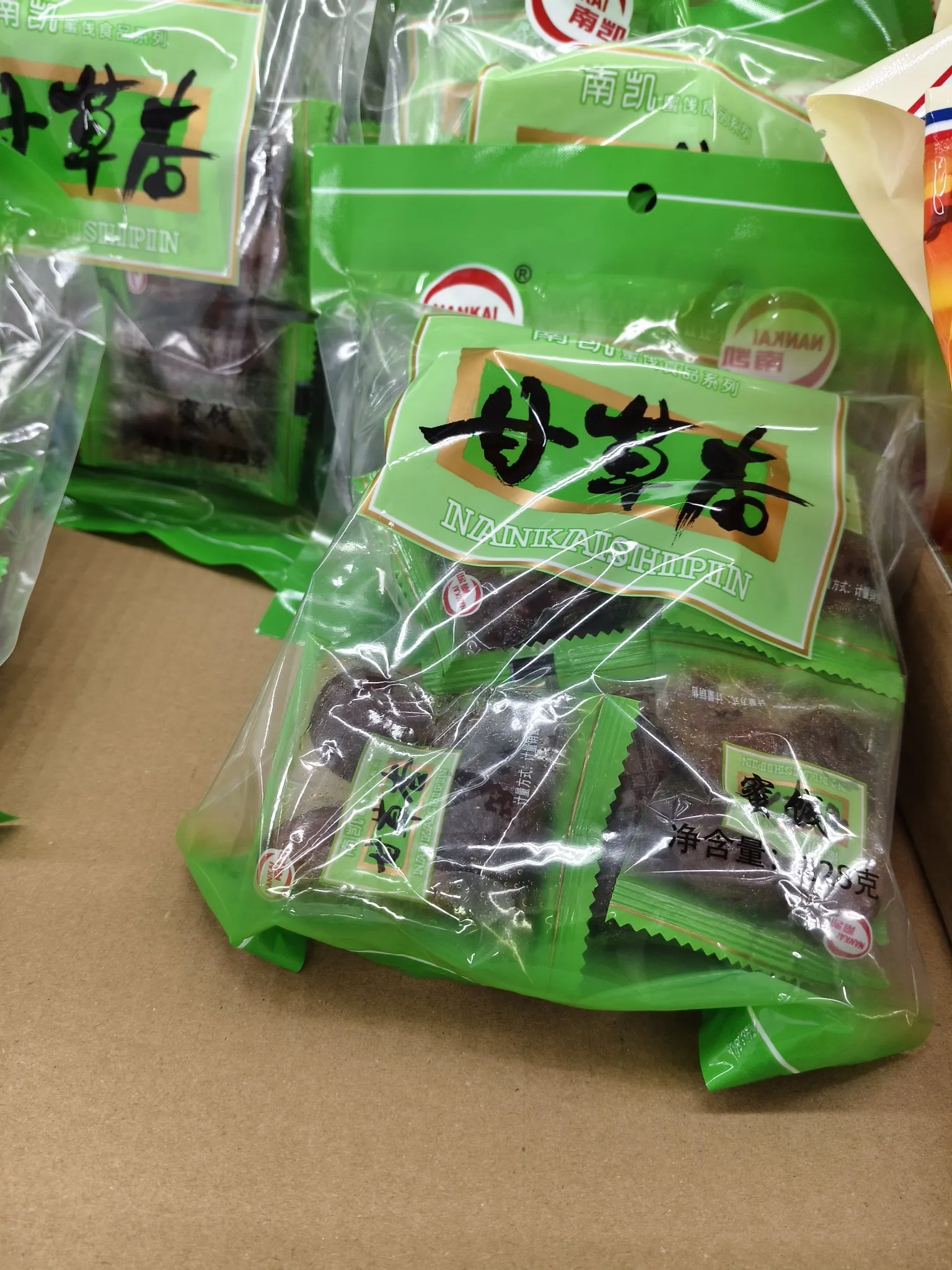 要火助手：家乡小城的超市升级，购物环境变好，童年零食重温