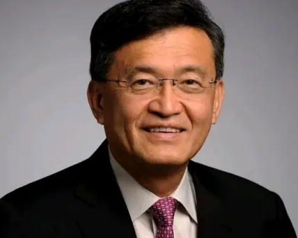 多多助手：美籍华人CEO陈立武遭特朗普质疑，身份与血统背后的科技困境分析