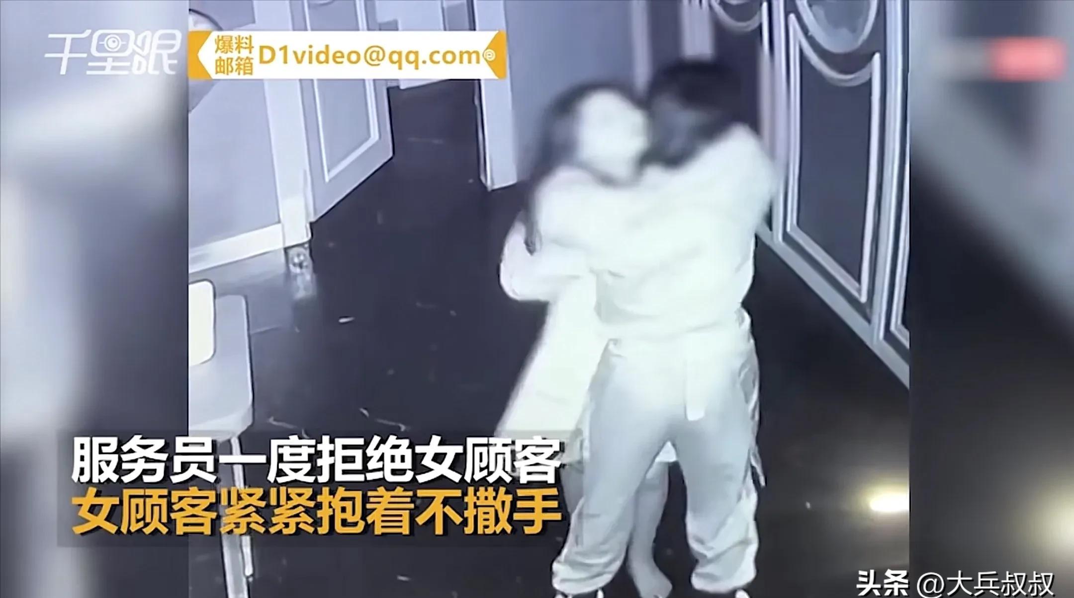 拼多多出评神器：醉酒女顾客强拉男服务员进厕所，法律与道德的边界如何界定？