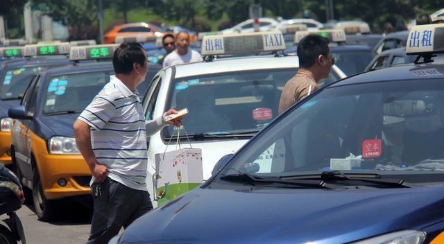 拼多多动销出评：武汉“萝卜快跑”无人驾驶，科技变革下的机遇与挑战