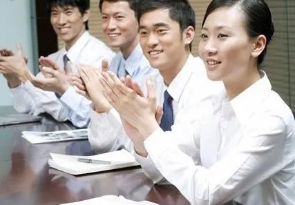 小评助手下载：毕业生不愿做蓝领，机遇与努力才是成功的关键