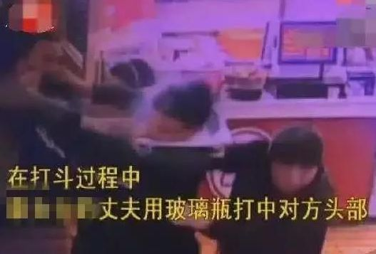 易单助手软件下载：男子当面索要已婚女子微信引发丈夫暴打事件，背后的社会问题值得关注