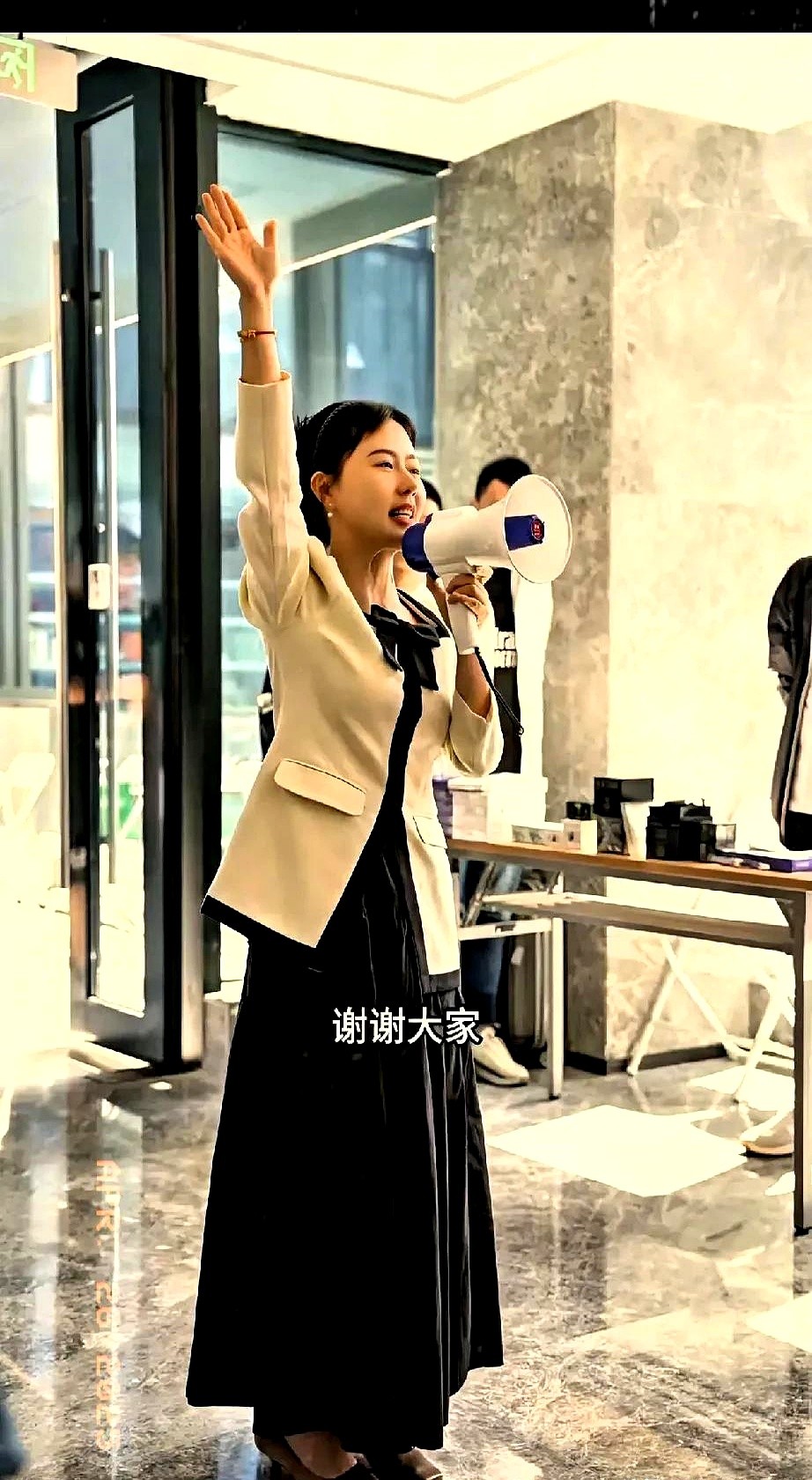 快火助手小号：带货主播相宜招商会火爆，安踏老客户纷纷退场引发热议