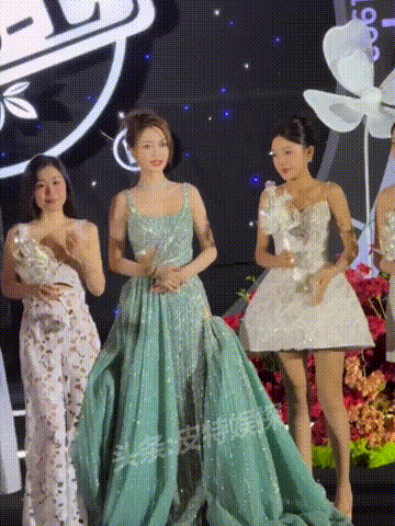 多宝助手：杨颖从流量女王到颁奖嘉宾，背后的事业沉浮与公众反响揭秘