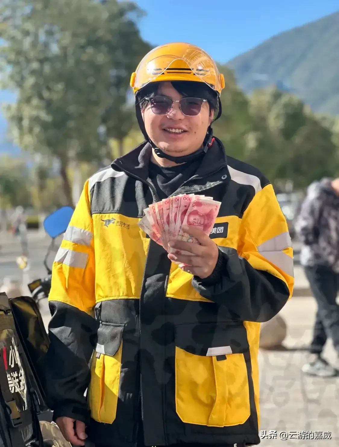 小评评助手软件官网：京东外卖与美团外卖全面对比，配送速度、商家资源及用户体验分析
