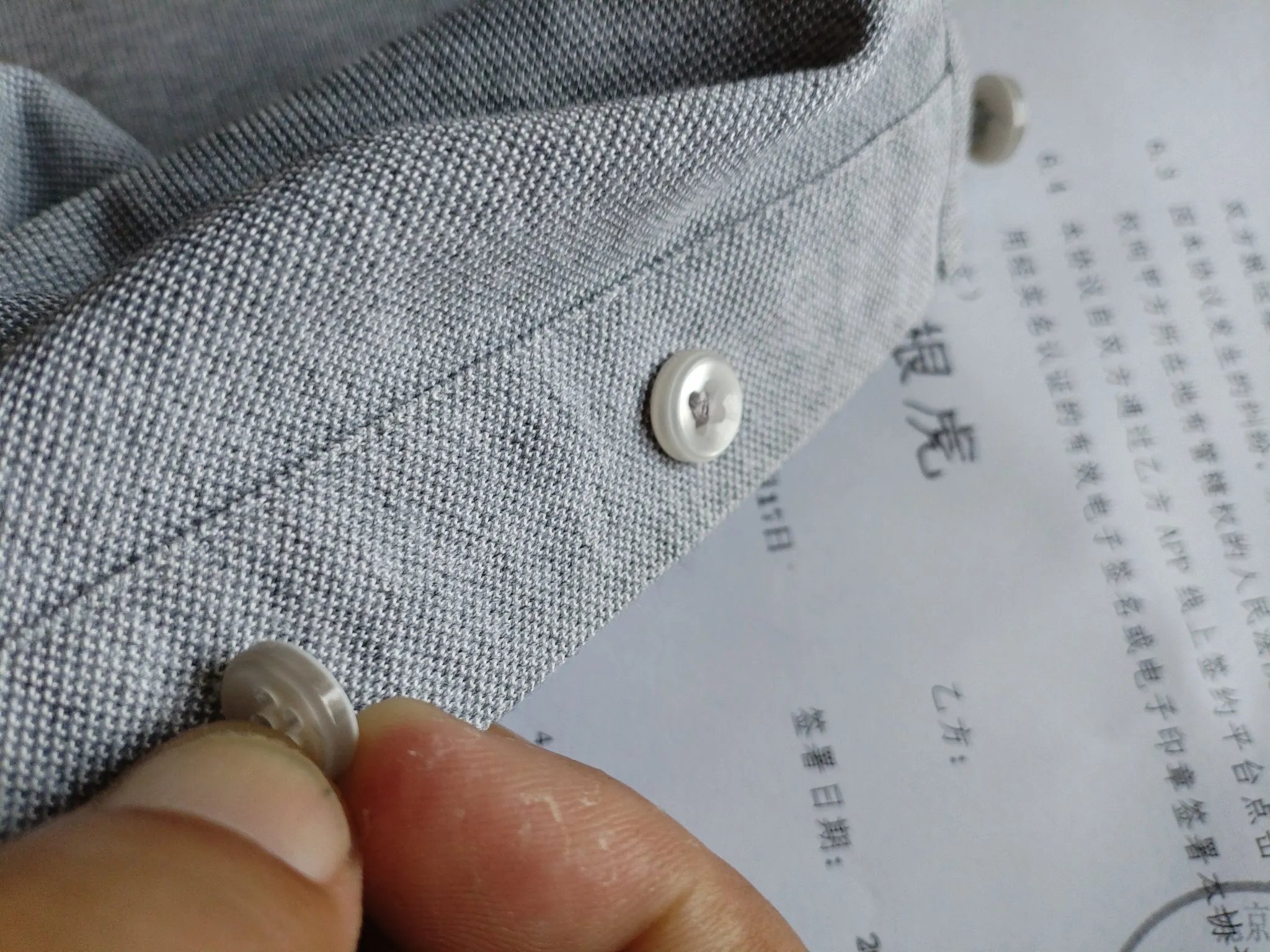 小U助手软件：杉杉T恤质量问题揭示品牌信任危机，消费者期待改善品质控制