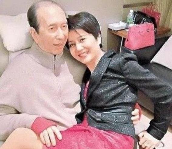 权重大师怎么用：梁安琪与何鸿燊，从舞者到商业巨头的励志成长之路