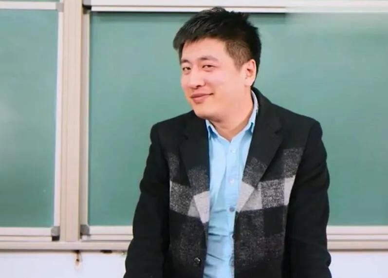 拼多多评价助手下载：罗永浩与俞敏洪的“爆料大战”，历史人物智慧引发深思