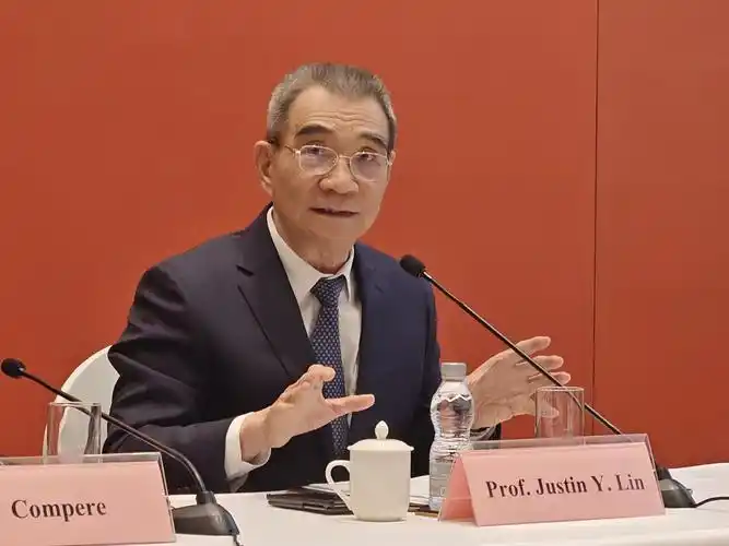 易单助手：中美贸易冲突下中国高科技制造业崛起与自主创新的未来