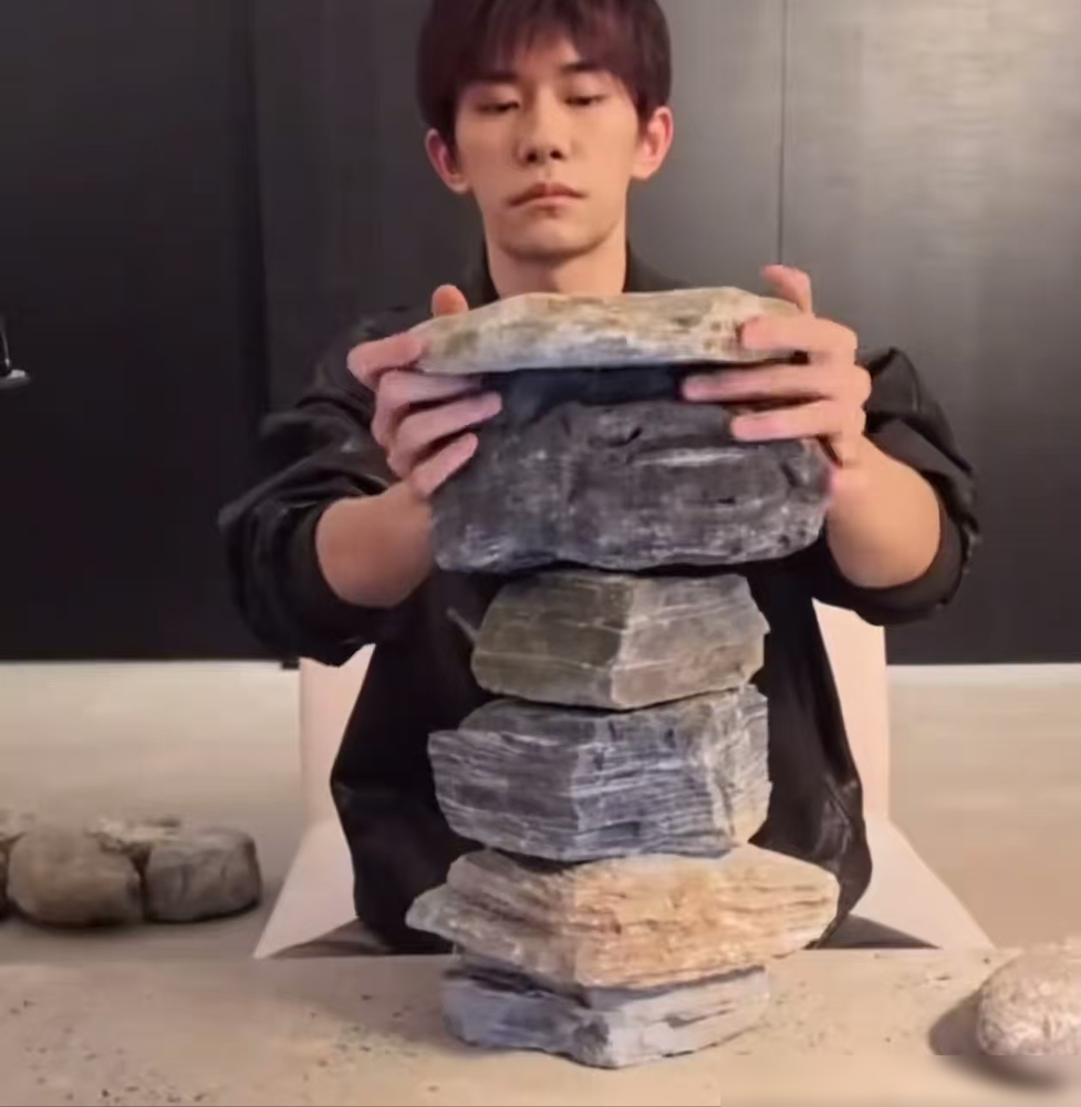 小店管家官网：易烊千玺，从偶像到实力演员，重塑中国电影的新生代尊严