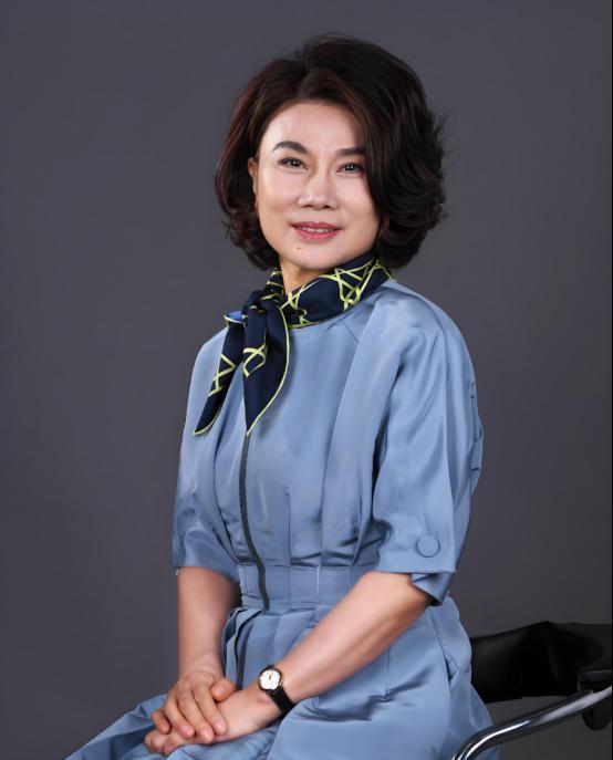 多多留评app：董明珠如何成功讨回42万货款，展现职场拼劲与智慧！