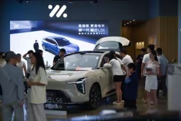 Z助手：新一代智己LS6亮相，自带超充桩的电车引领20万元级增程SUV市场潮流