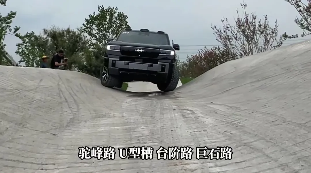 CC助手拼多多：比亚迪全地形赛车场盛大开业，重塑中国赛车体验与新能源汽车文化