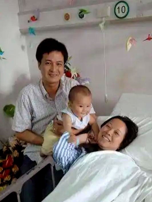 快火助手靠谱吗：徒手接住坠楼女童的吴菊萍，勇敢母爱的背后故事与舆论风波