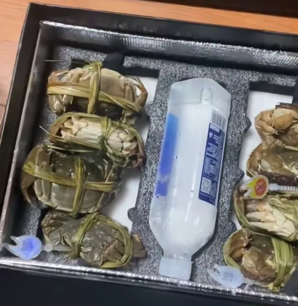 超单助手拼多多：“蟹太太”遭投诉，买16只螃蟹仅2活蟹，客服回复引发信任危机