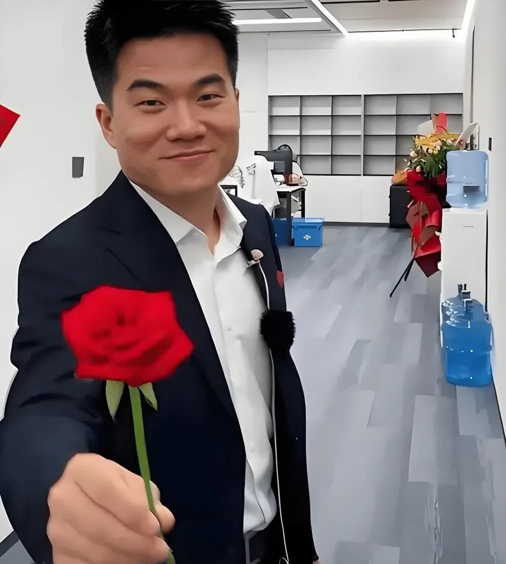 增强助手：董宇辉，用语言艺术为农产品带货，销量暴涨470%！