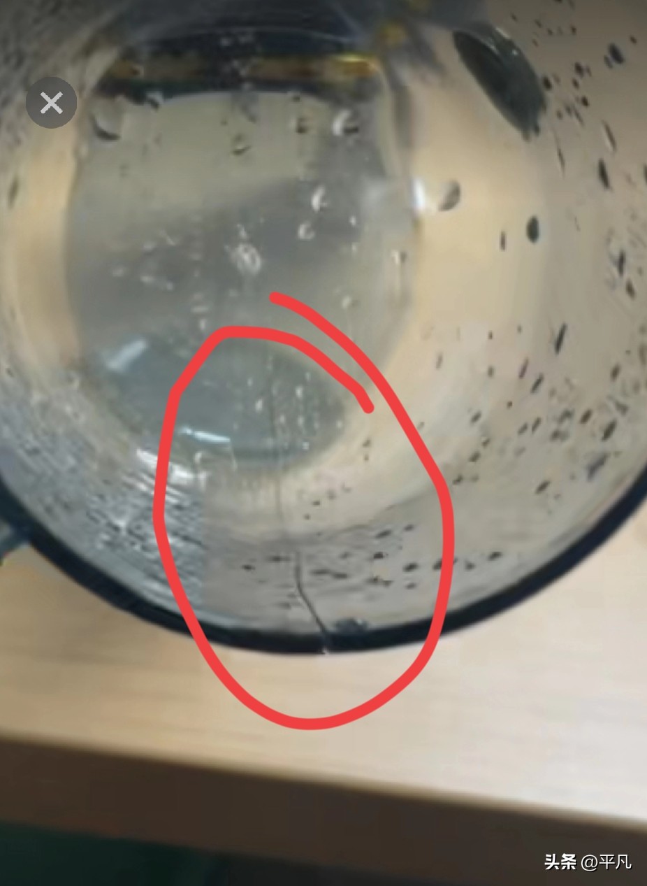 夕夕助手：网购刷牙杯遇裂缝退款遭拒，如何维护消费者权益？