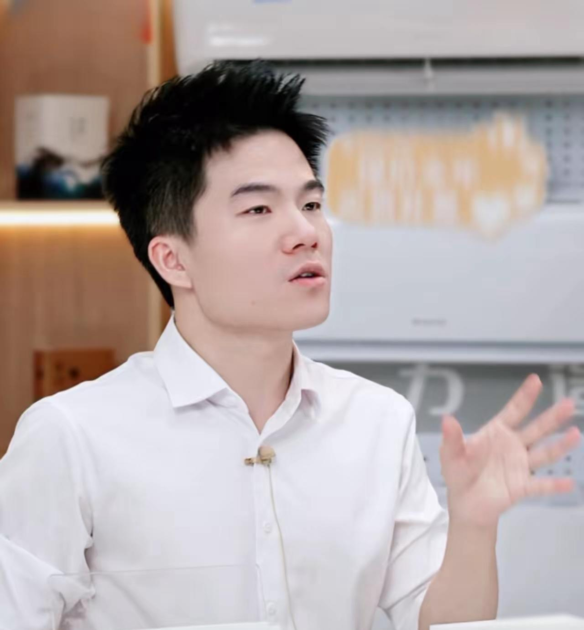 黎明助手出评软件：董宇辉背后的成功秘笈，打造可复制的主播团队与流量体系