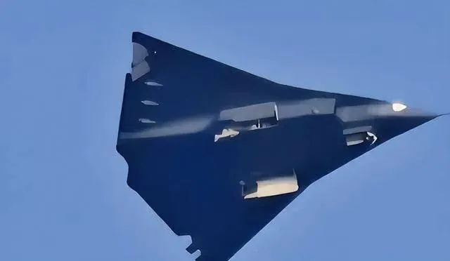 多多权重：未来空战中的AI指挥中枢，提升战机智能化和飞行员效率的关键技术