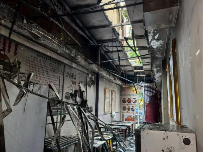 Z助手：卤料店厨房失控引发大火，连烧五家餐饮店损失惨重！