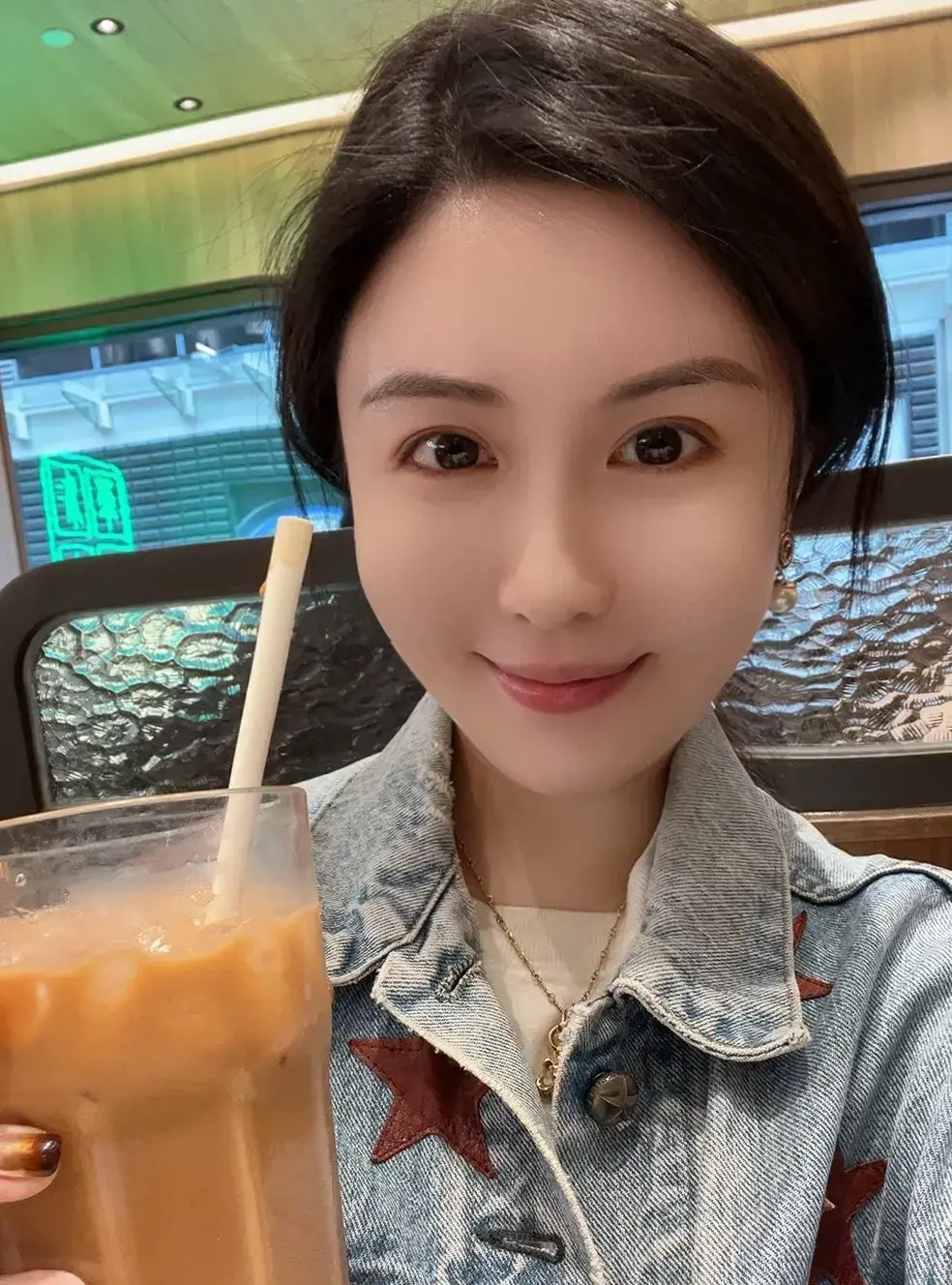多多出评软件：关思慧，从小区邻居到带货女王，她的奋斗与坚持