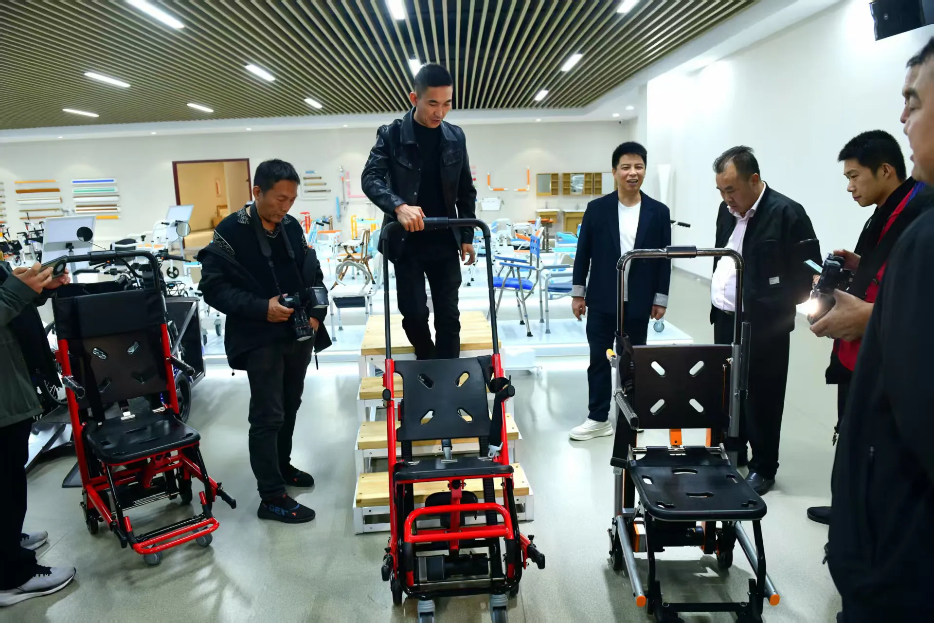 超评助手小号：河北伟誉医疗康养科技，助力老年人生活智能化与便利化的创新产品展示