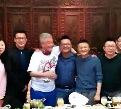 小Q助手网站：赵本山请马云吃豪华宴，真诚招待引发友谊升温