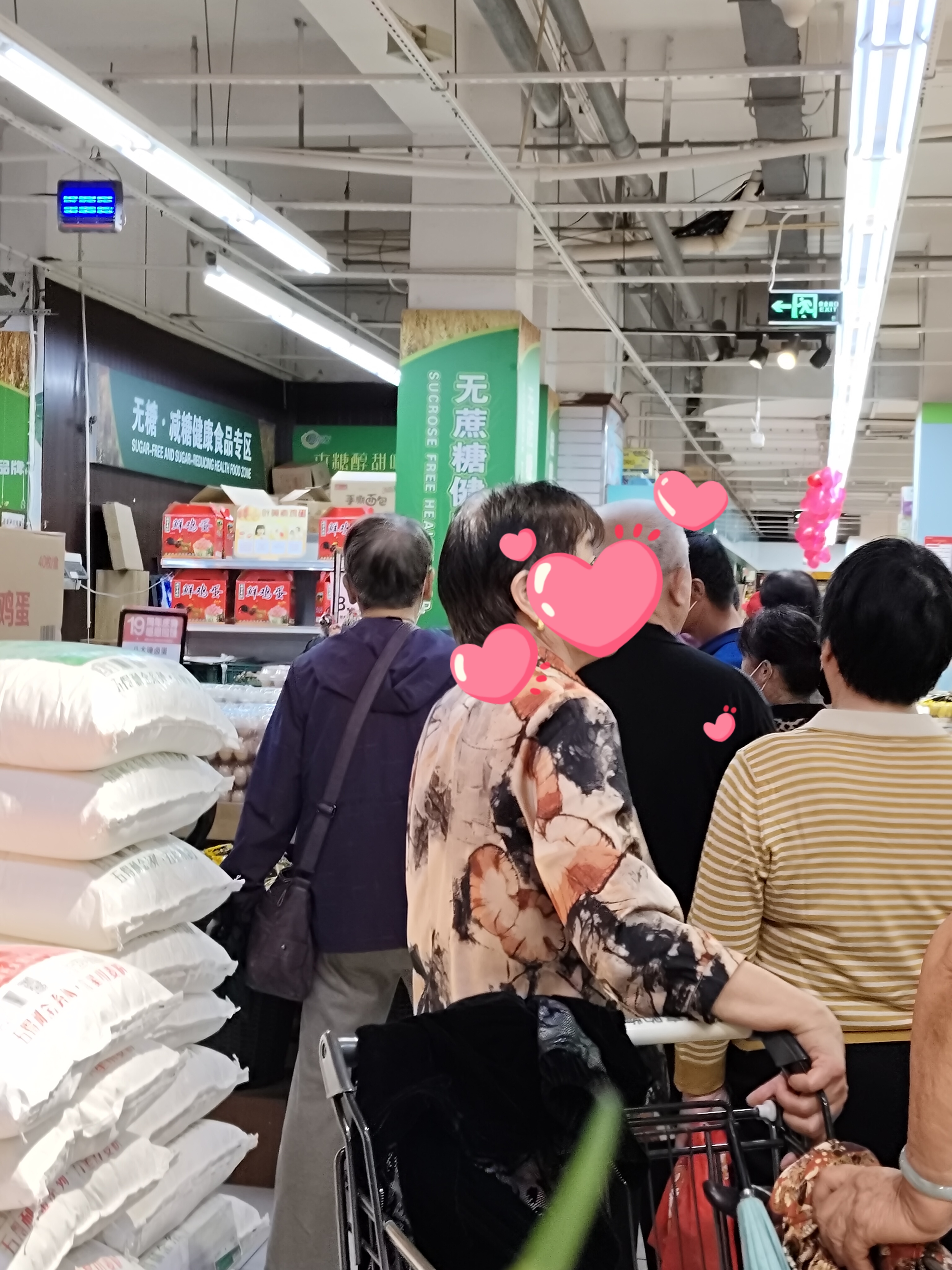 番茄助手教程：超市19周年庆，人潮涌动的促销活动和老年消费者的购物热情