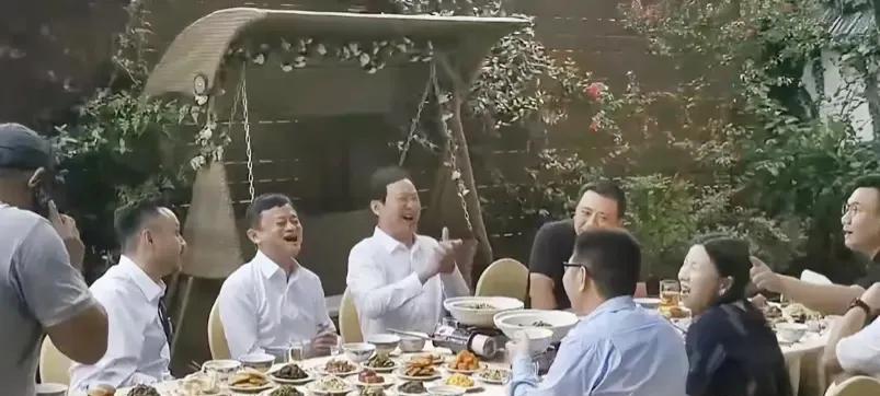 优选助手补单软件：马云家中宴客，汪涵幽默搞笑引发热烈气氛