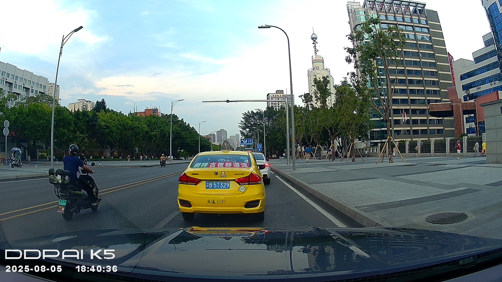 无名助手：问界汽车，智能互联引领便捷出行与温馨家庭生活新体验