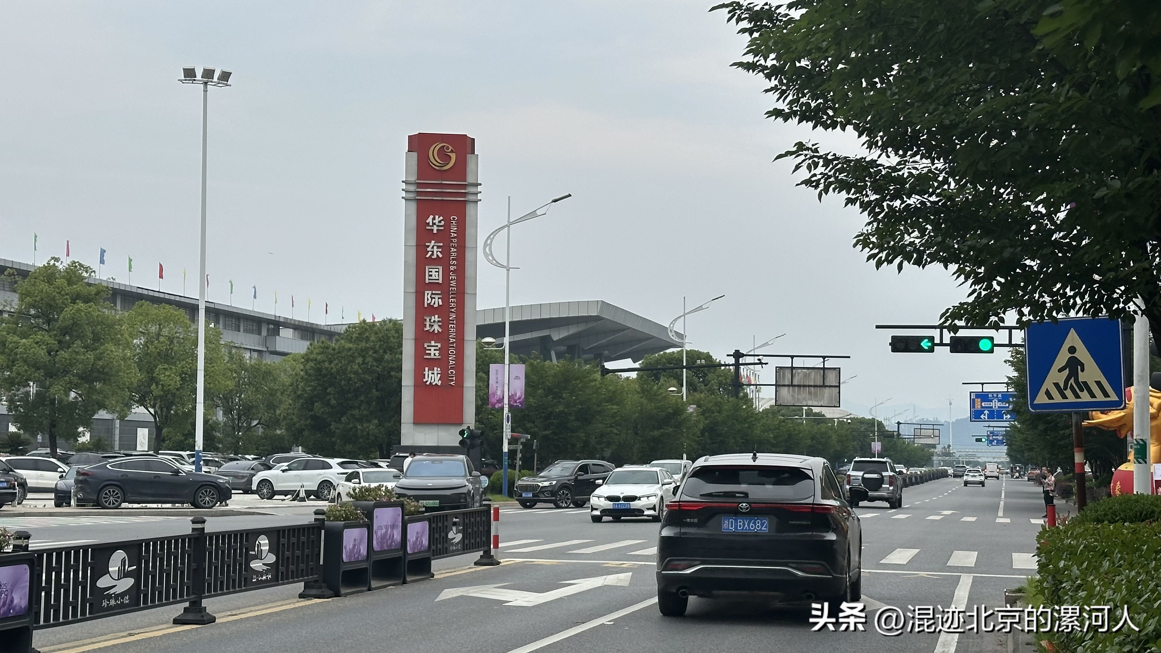 易单助手软件下载：探索诸暨珍珠之都，华东国际珠宝城与枫桥经验的魅力