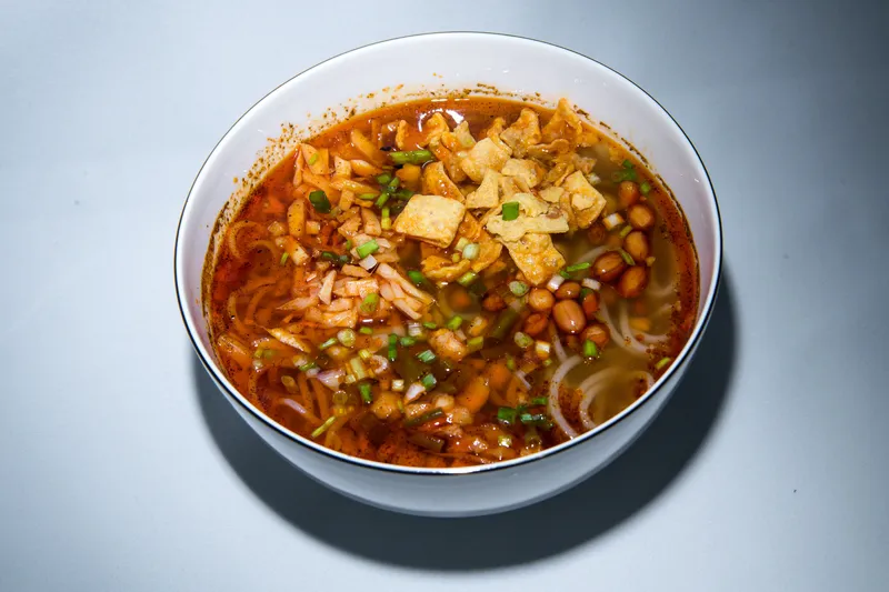 易单助手：广西美食揭秘，从螺蛳粉到米粉，风靡全球的奇妙味道！