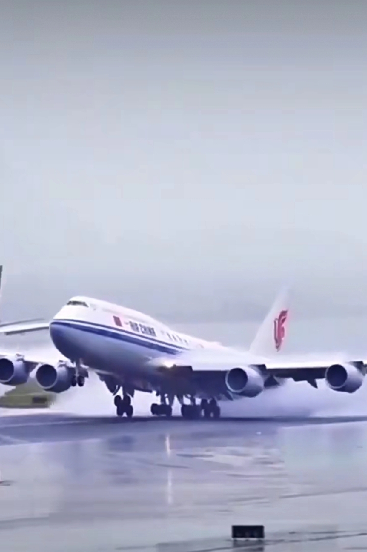 超单助手官网入口：中日航班骤降背后真相揭秘，游客该如何选择？