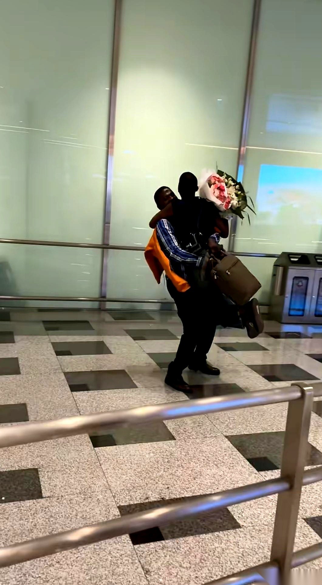 超评助手小号：浙江农村男人娶非洲老婆，夫妻携手打造网红生活与文化交流