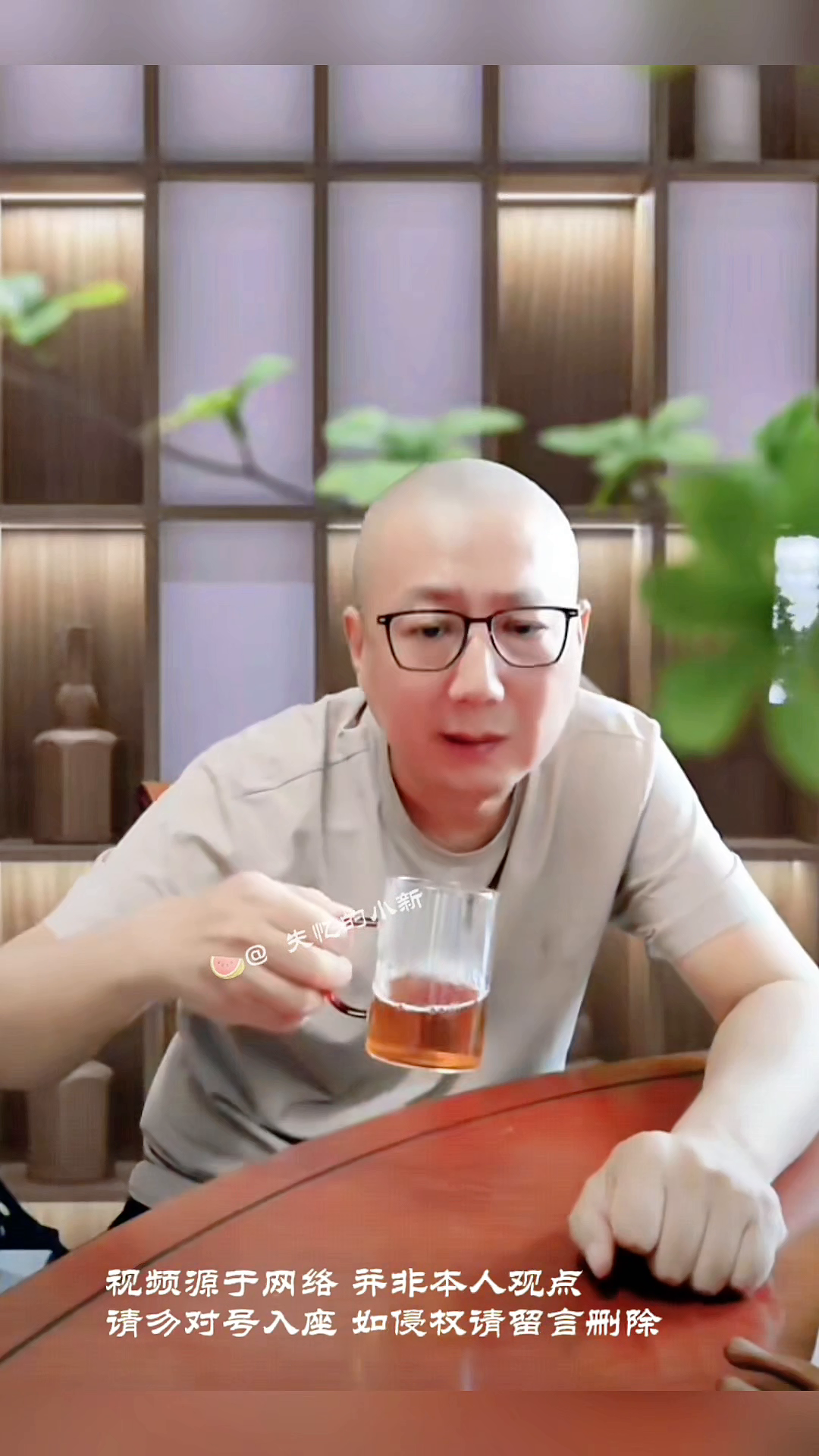 小评评助手下载：老贾思维转型，互联网时代企业家的新挑战与机遇解析