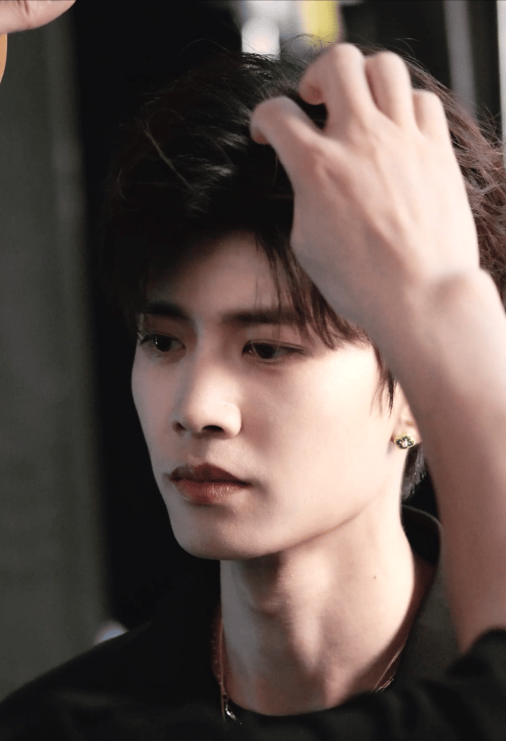 YY助手：粉丝效应助力浪莎品牌崛起，从代言到销售的成功转型