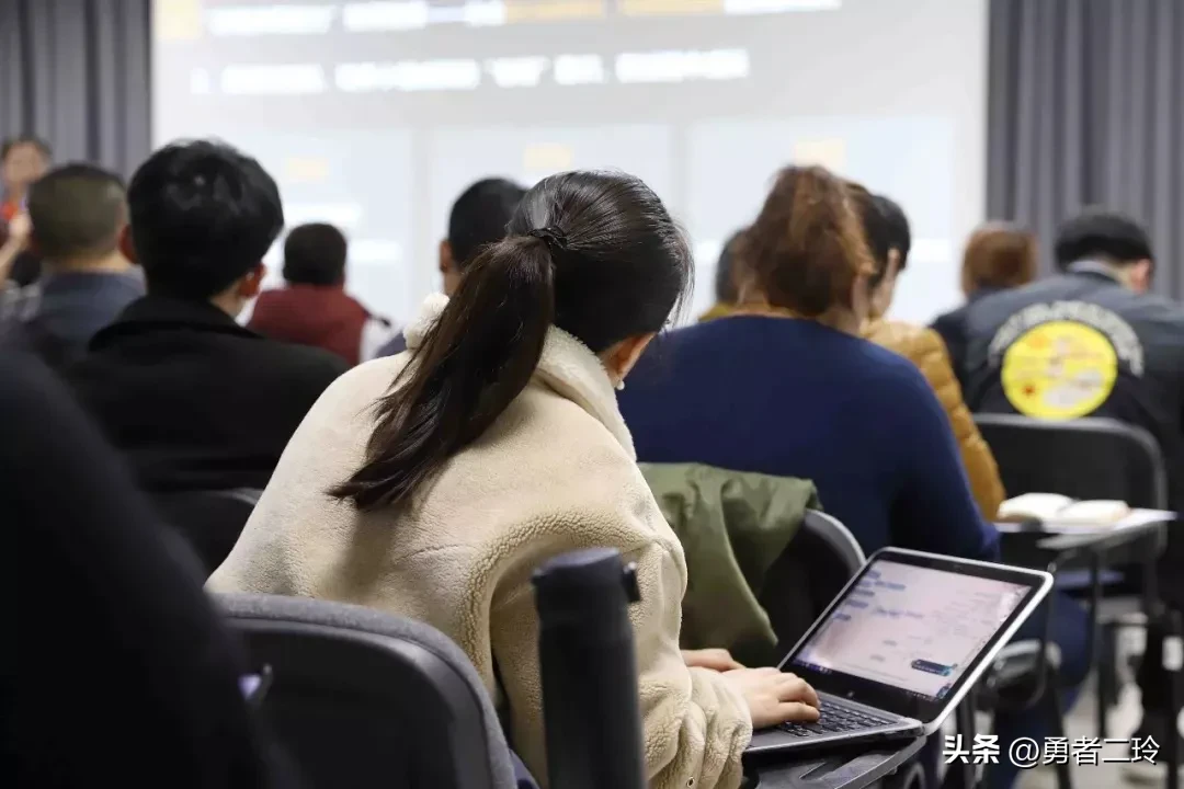 速评助手官网：从幼儿园园长到销售精英的成功转型与职业责任感分享