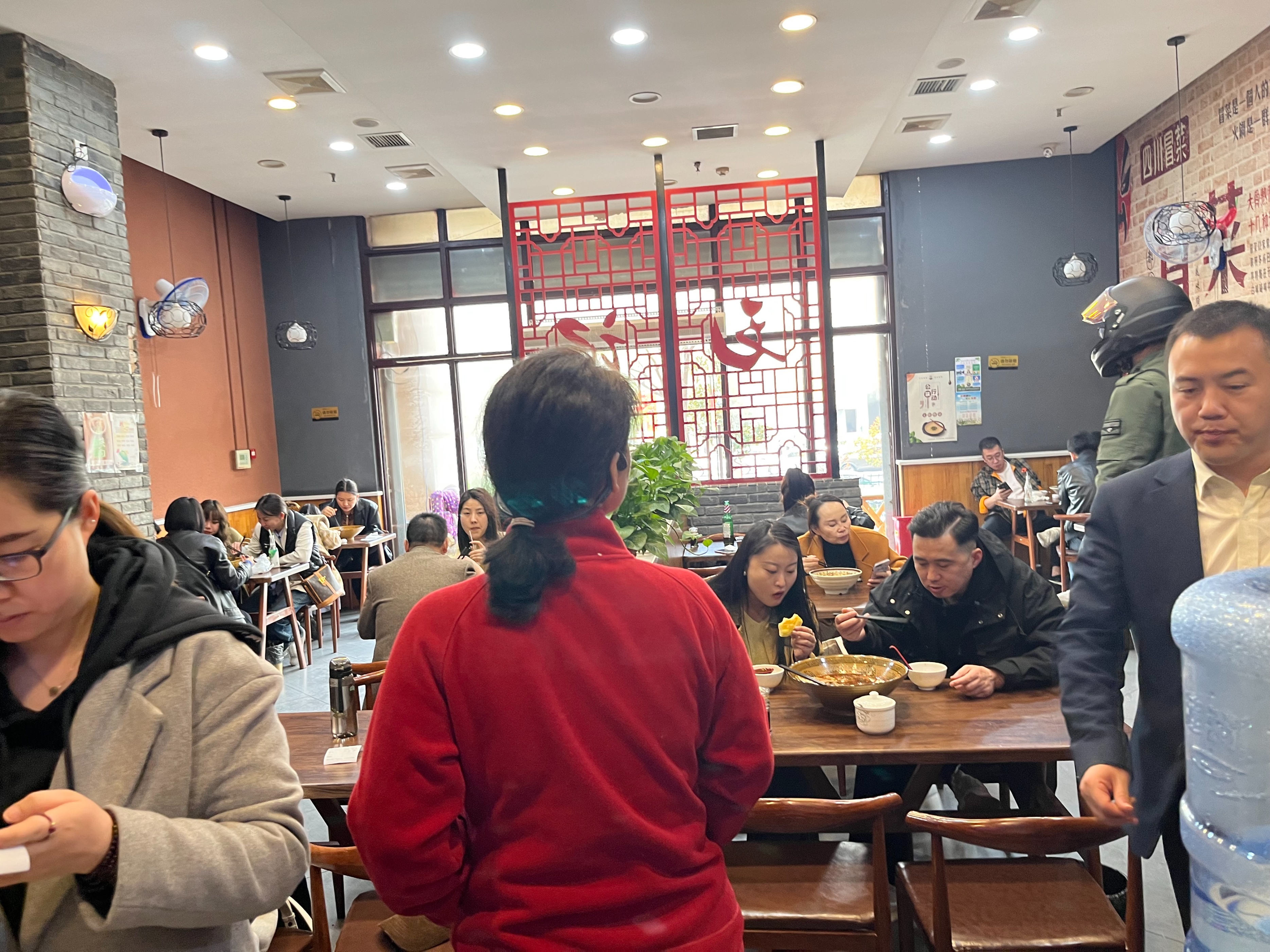 权重助手：普通人如何借助毛记冒菜实现月入2万+的创业故事与成功秘诀